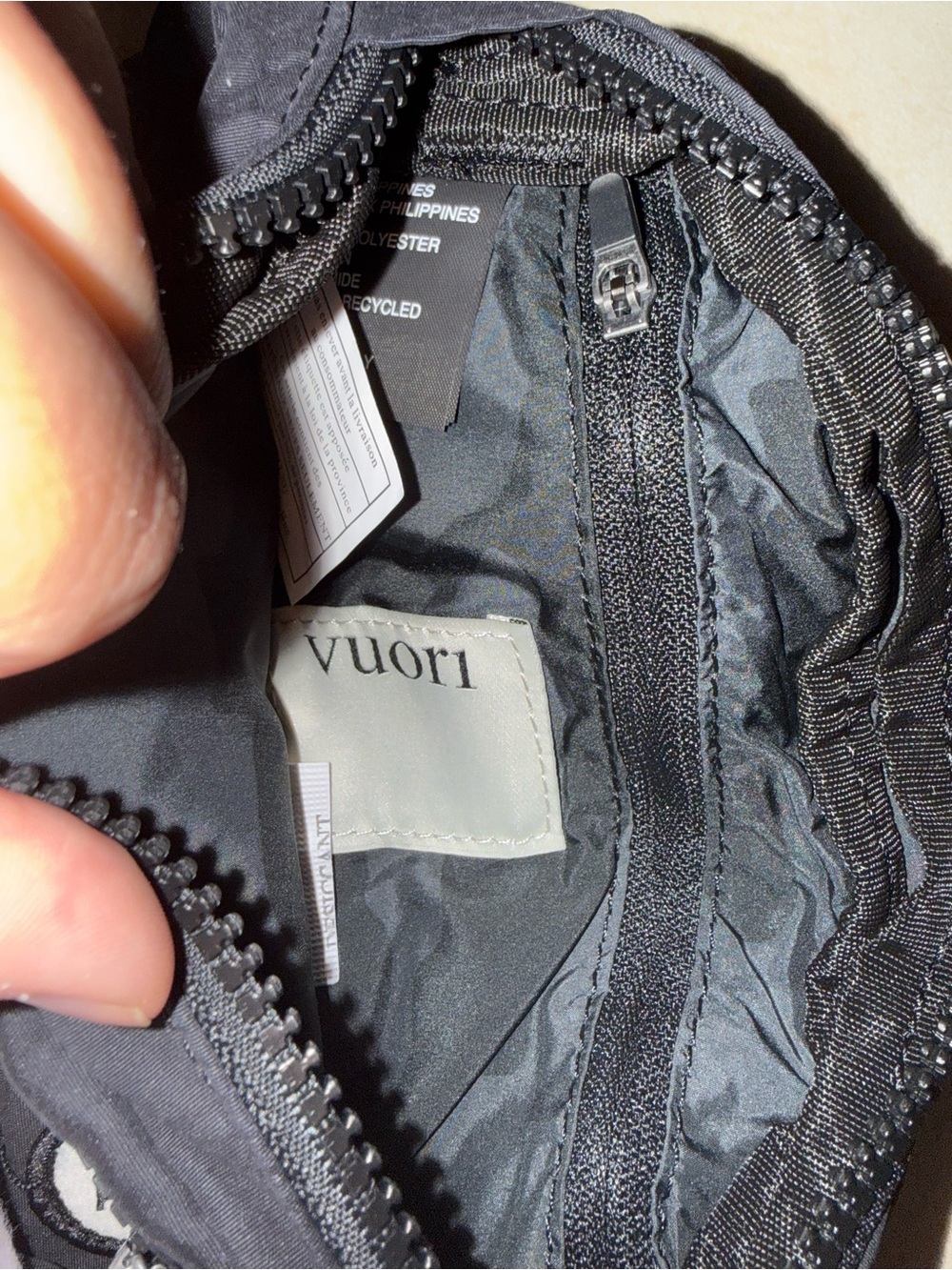 NWT Vuori Black Hip pack performance waist Fanny pack unisex - Picture 3 of 6